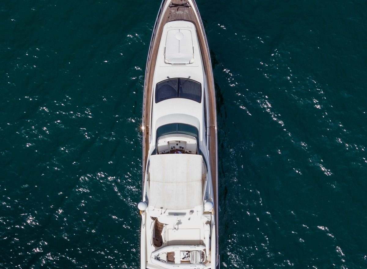 vilamoura-algarve-luxury-charter-Azimute-80-feet-1-1200x880